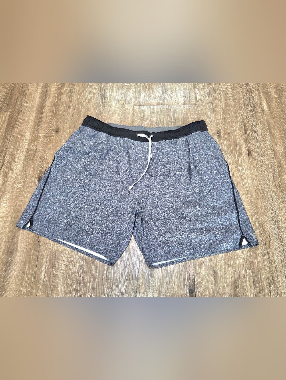 Vuori Men's Pre-owned Shorts Gray/Black Size XXL